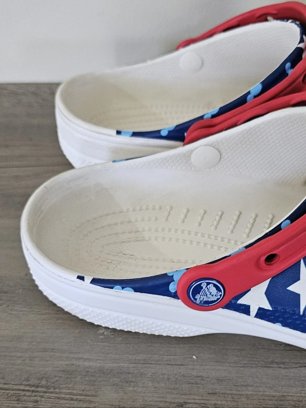 CROCS Disney American Red Blue Star Mickey Clogs with Red Strap Men 8 Women 10